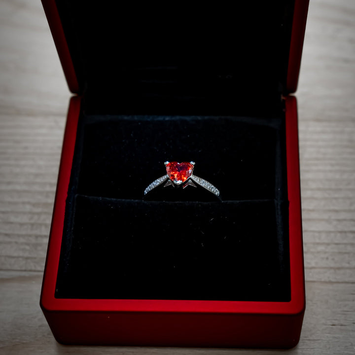 Roter Größenverstellbarer Herzring für Damen aus 925 Sterling Silber.