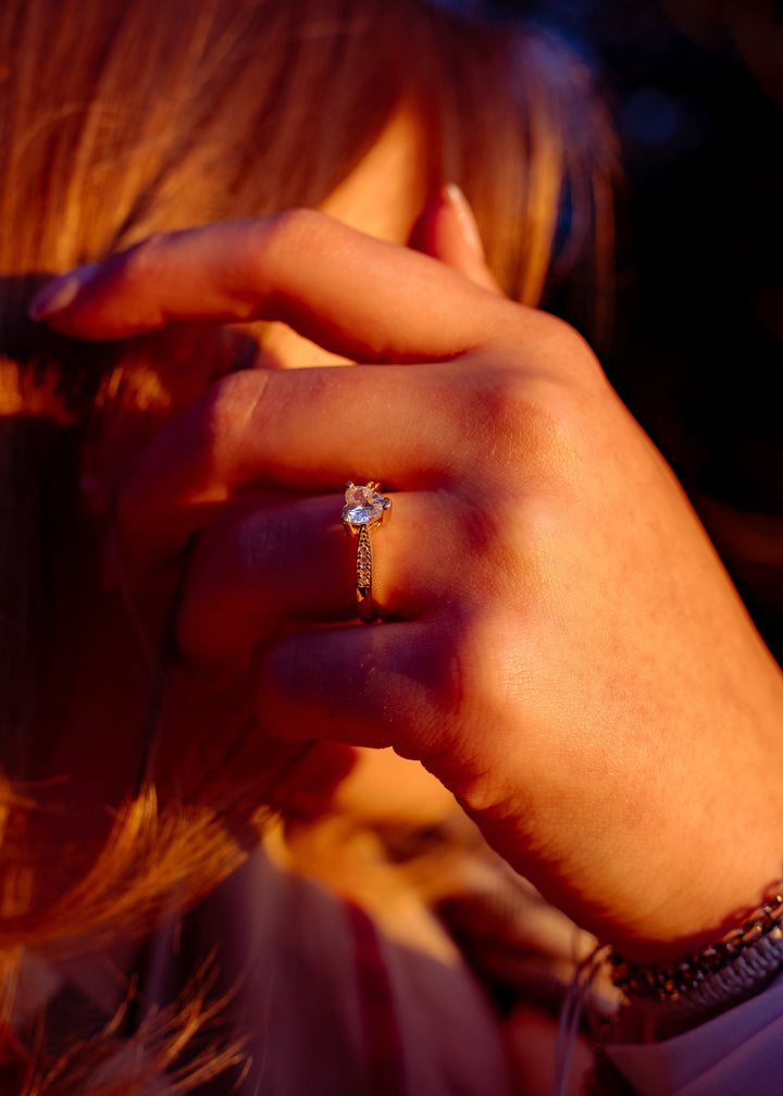 Romantischer Herzring in Gold – perfektes Geschenk zur Verlobung oder zum Valentinstag