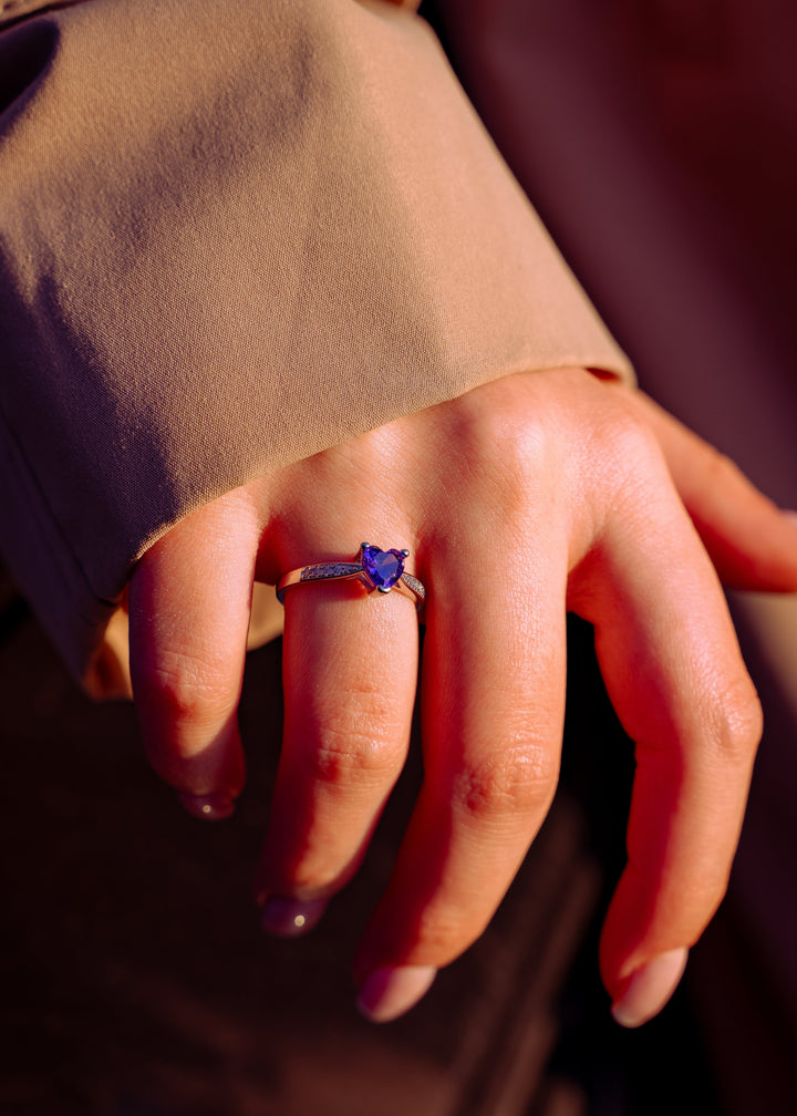 Silberner Herz-Ring Lila mit Zirkoniastein – funkelnd & edel