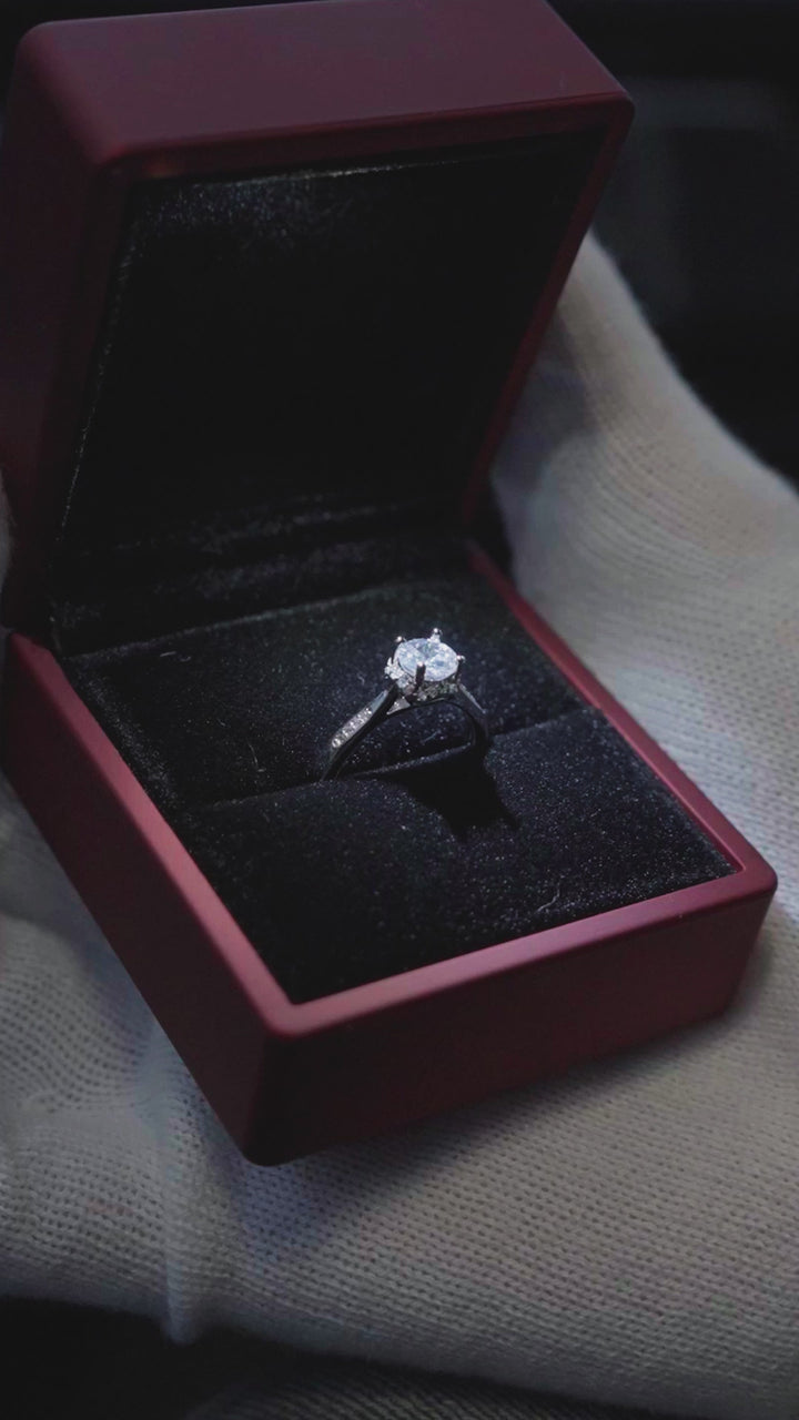 Lavish Ring